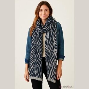 American Eagle Faux Fur Zebra Reversible Blanket Scarf